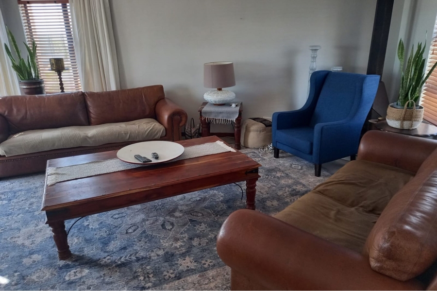 To Let 5 Bedroom Property for Rent in Paradise Beach Western Cape